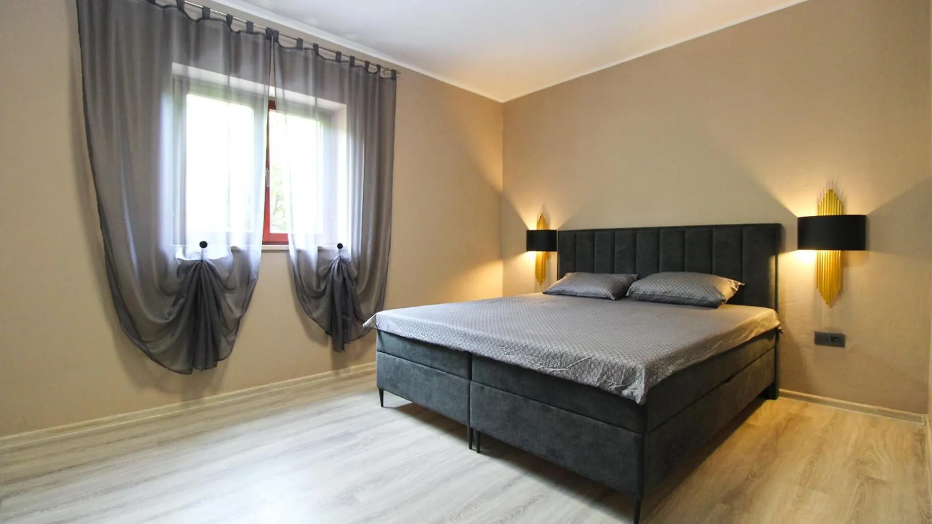 Apartments And Rooms Stoja Pula 1864 0*,  Croatia