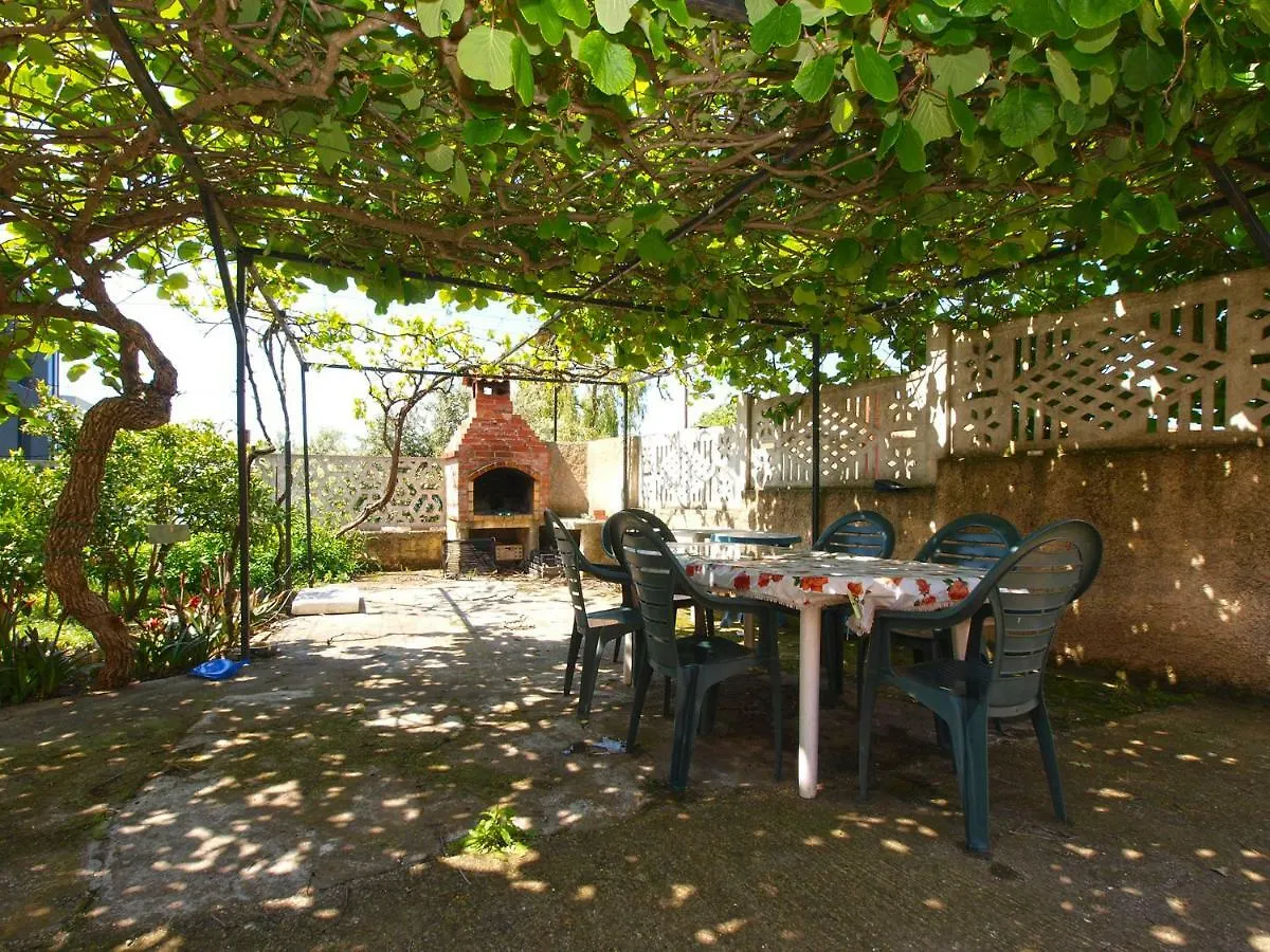 Apartments And Rooms Stoja Pula 1864 Homestay