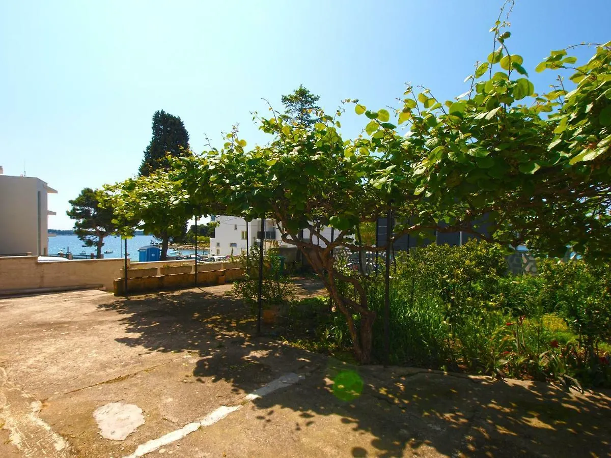 Apartments And Rooms Stoja Pula 1864 Homestay